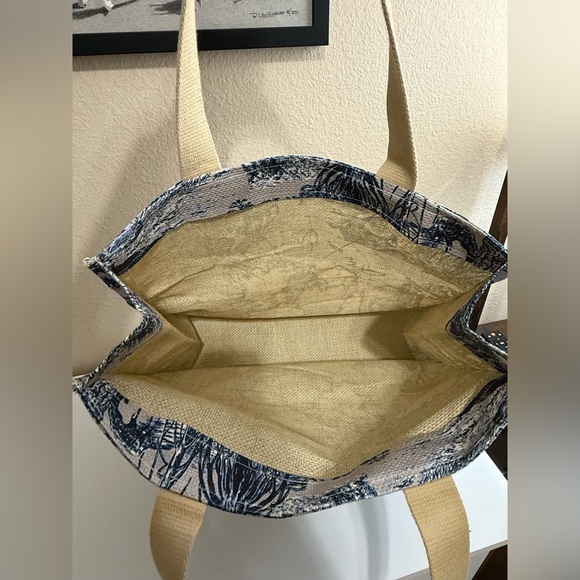 Dior Around the World Tote - Picture 4 of 5